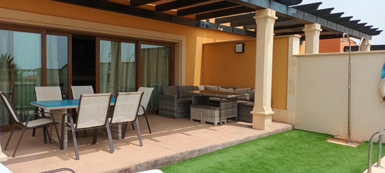 Beautiful, Spacious Villa, Heated Pool, Sleeps Eight, With Quality Furnishings Caleta De Fuste Exterior foto