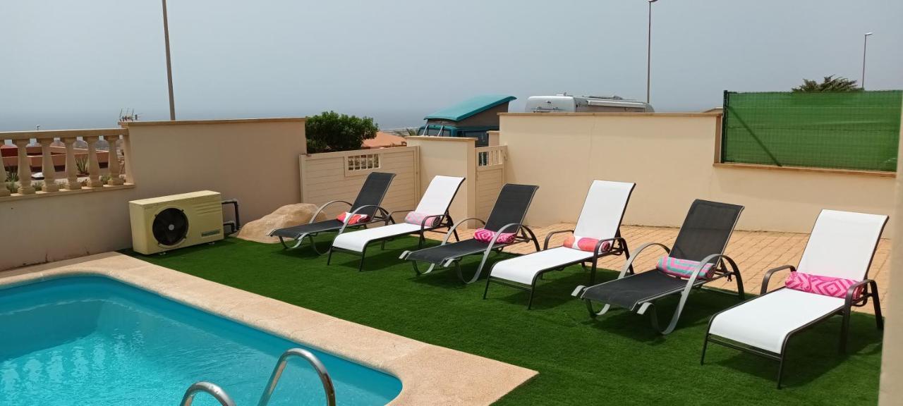 Beautiful, Spacious Villa, Heated Pool, Sleeps Eight, With Quality Furnishings Caleta De Fuste Exterior foto