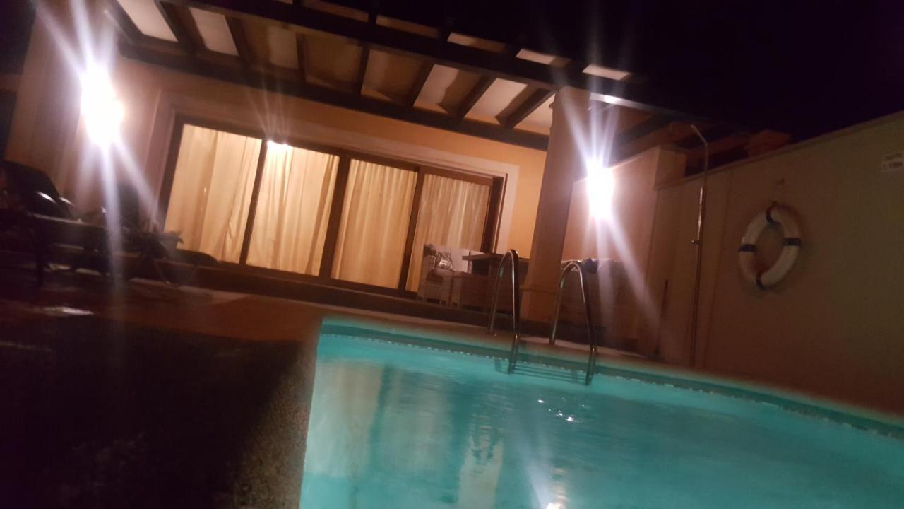 Beautiful, Spacious Villa, Heated Pool, Sleeps Eight, With Quality Furnishings Caleta De Fuste Exterior foto