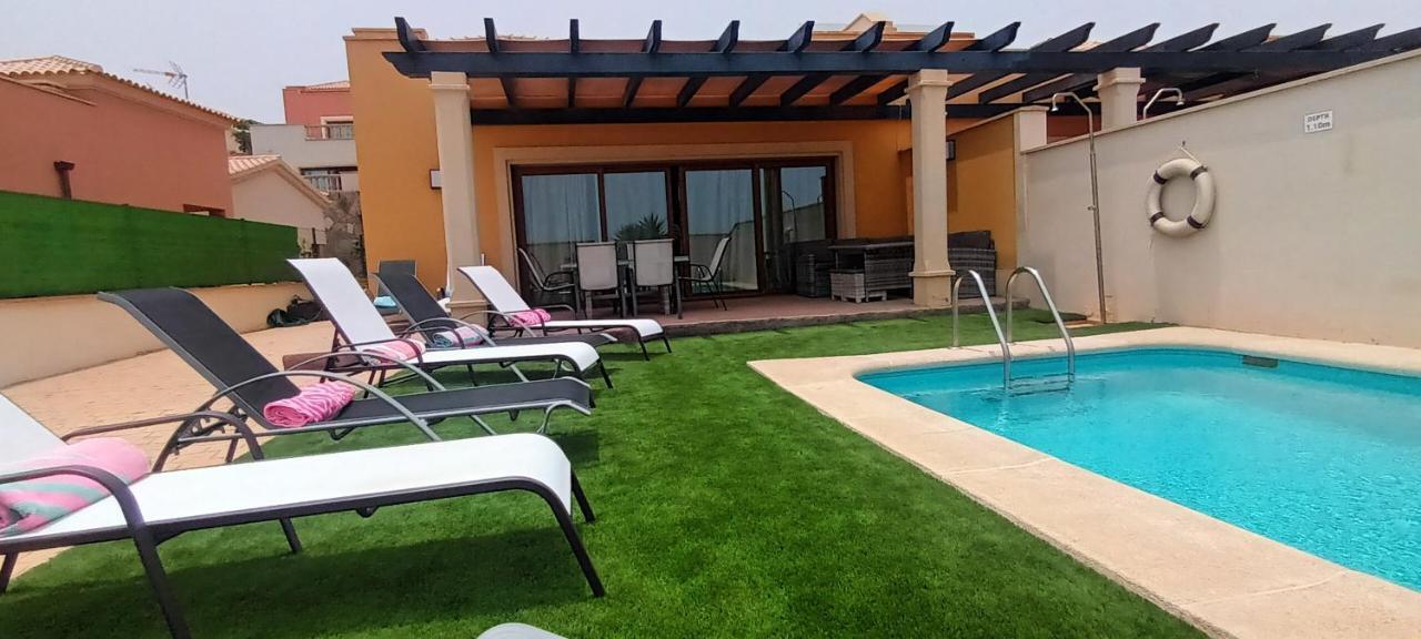 Beautiful, Spacious Villa, Heated Pool, Sleeps Eight, With Quality Furnishings Caleta De Fuste Exterior foto